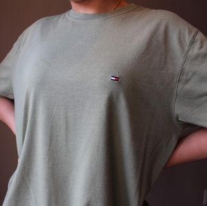 TOMMY HILFIGER olive green t-shirt